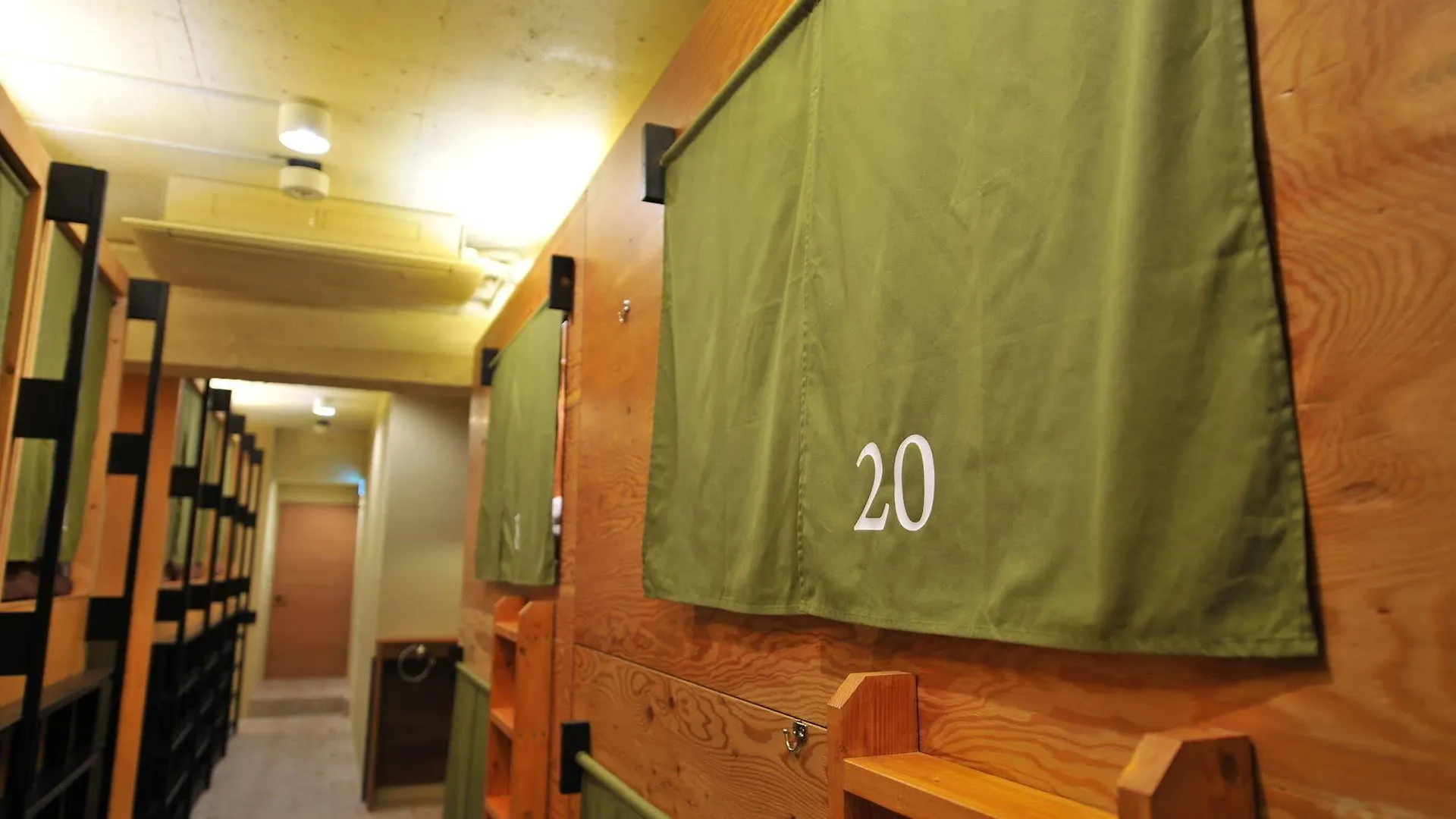 Capsule hotel Khaosan Tokyo Samurai Japan